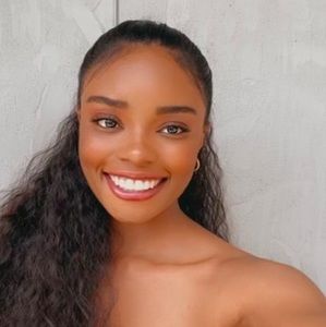 Meet your Posher, Destinie